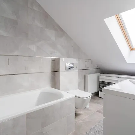 Apartment Mit Kueche Und Bad In *